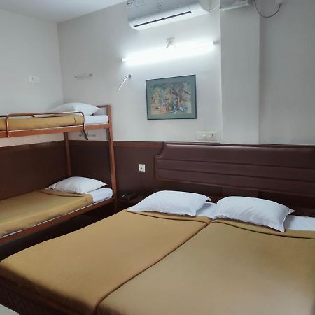 Hotel Maple Regency Kochi Exterior photo