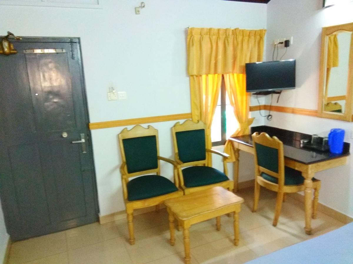 Hotel Maple Regency Kochi Exterior photo