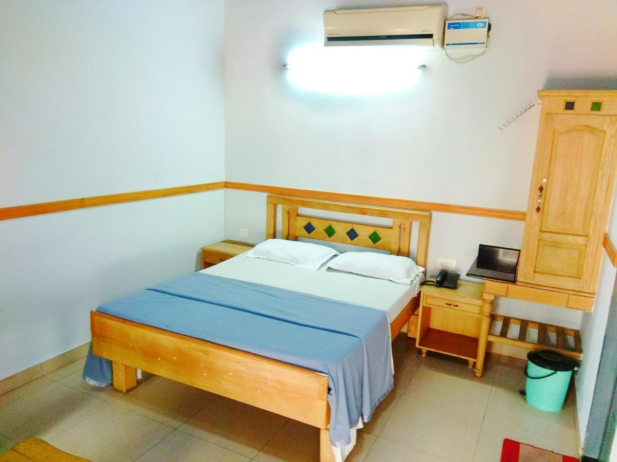 Hotel Maple Regency Kochi Exterior photo