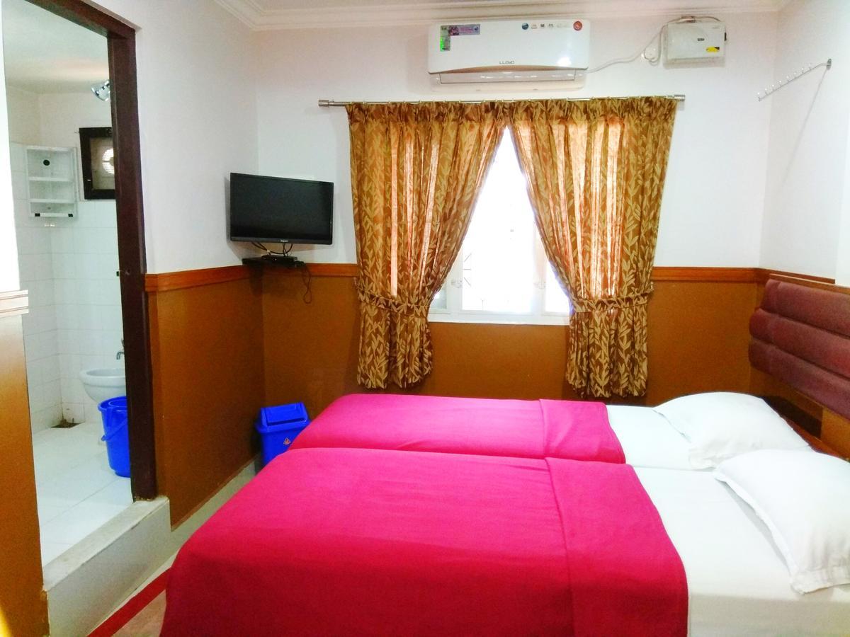 Hotel Maple Regency Kochi Exterior photo