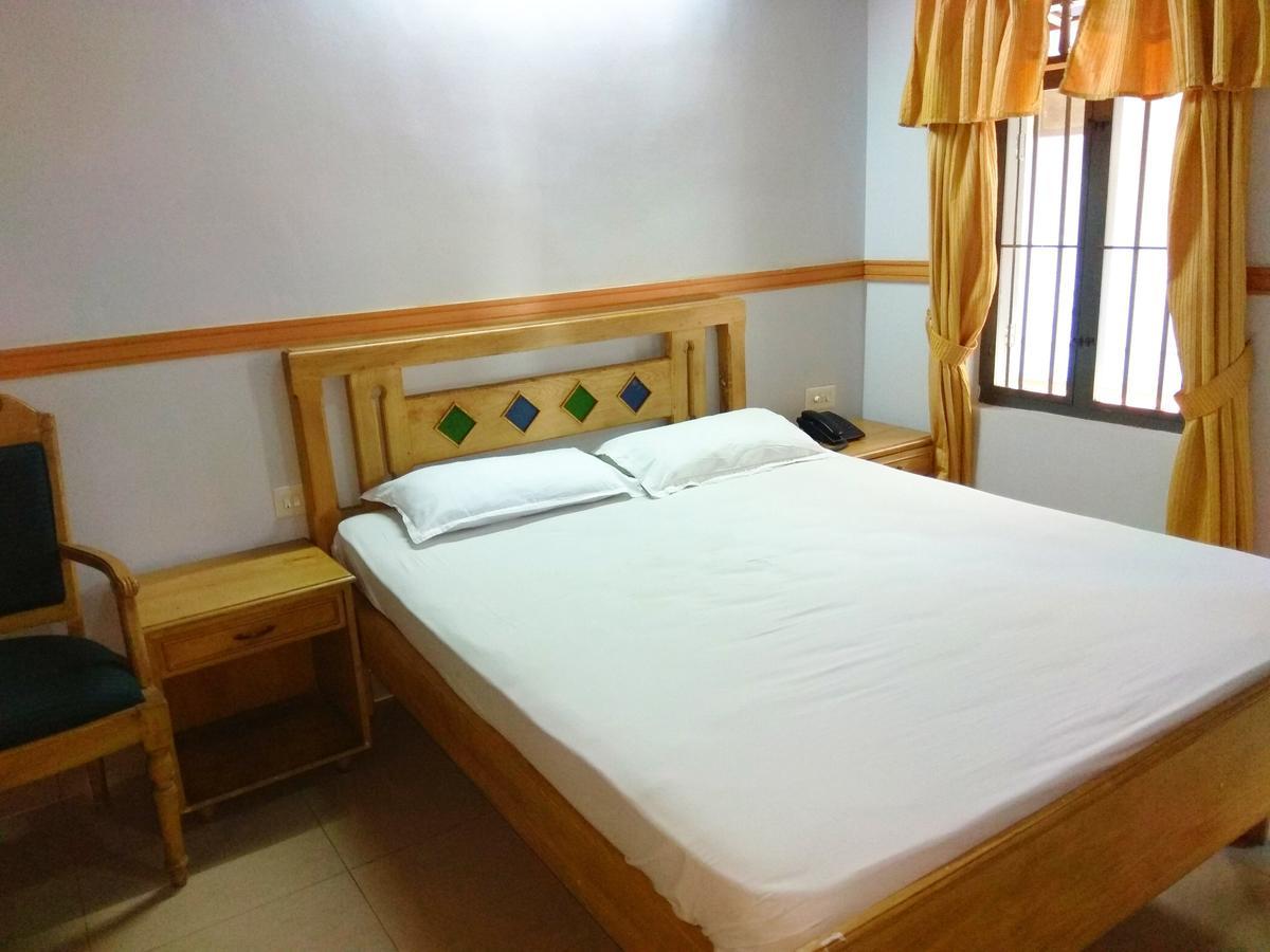 Hotel Maple Regency Kochi Exterior photo
