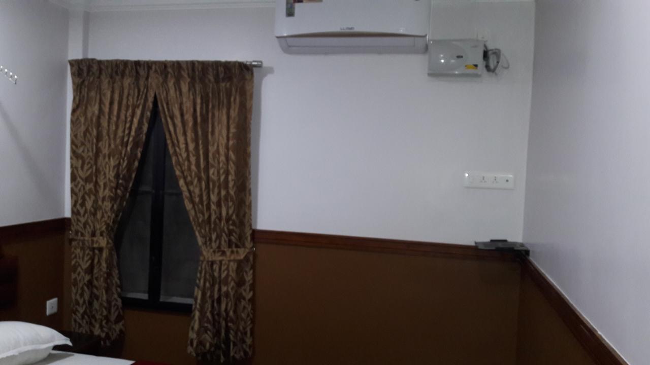 Hotel Maple Regency Kochi Exterior photo