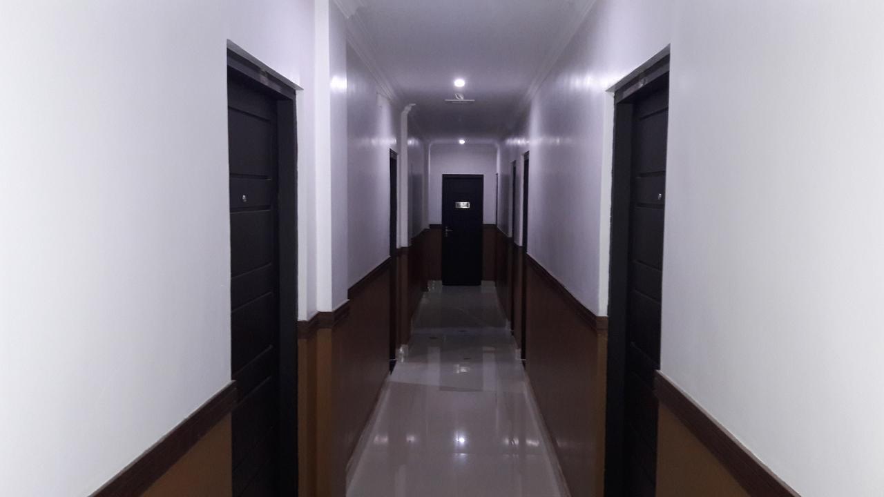 Hotel Maple Regency Kochi Exterior photo