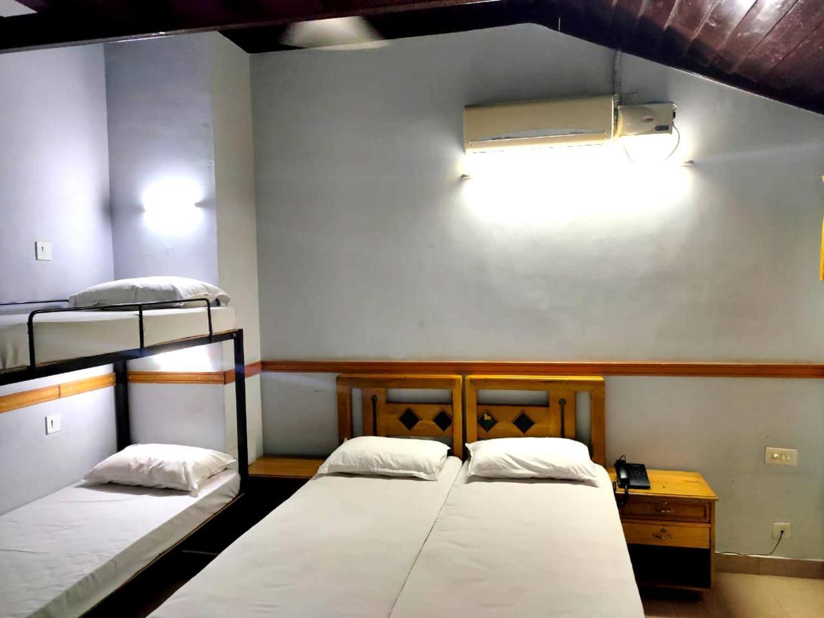 Hotel Maple Regency Kochi Exterior photo
