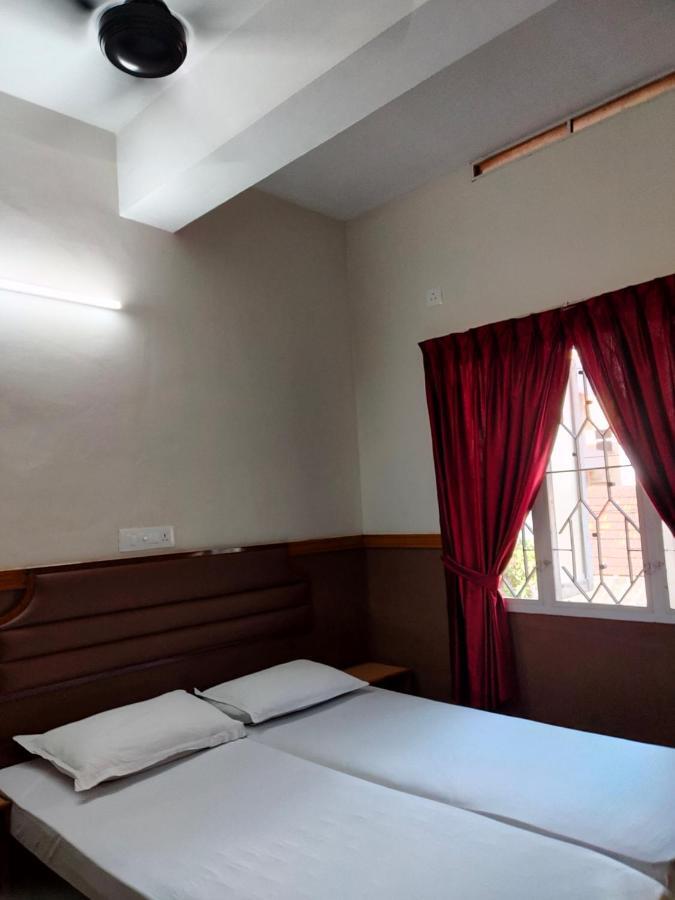 Hotel Maple Regency Kochi Exterior photo