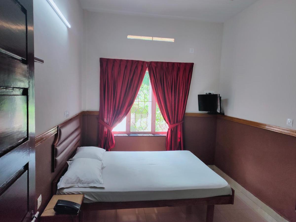 Hotel Maple Regency Kochi Exterior photo