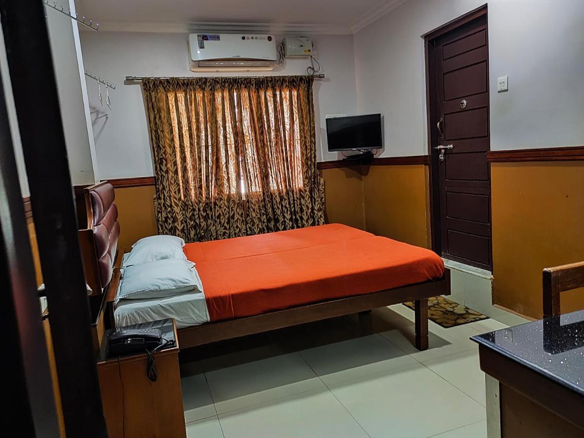 Hotel Maple Regency Kochi Exterior photo