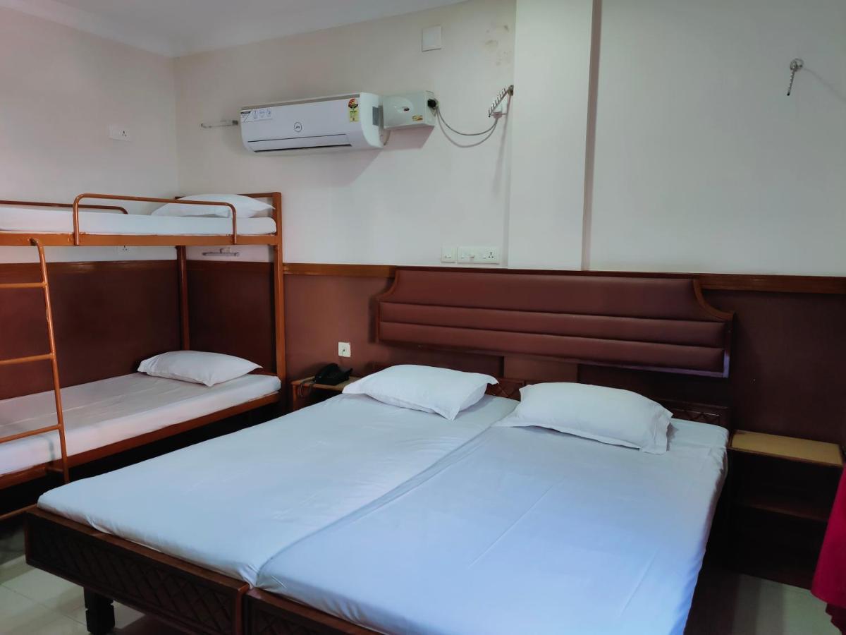 Hotel Maple Regency Kochi Exterior photo
